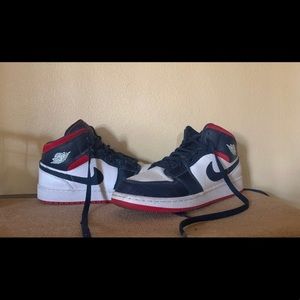 ‼️MUST GO‼️Nike Air Jordan Mids